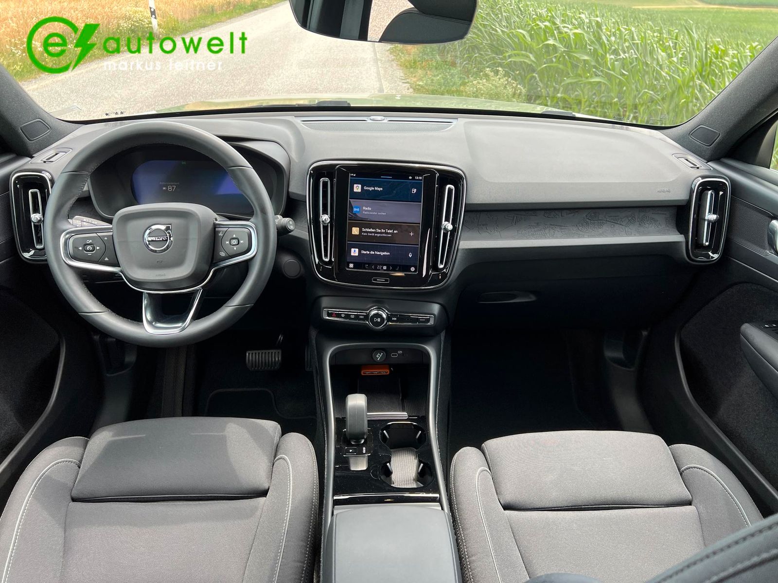 Volvo XC40 Plus Recharge Pure AWD - Samsaru's Car Outlet