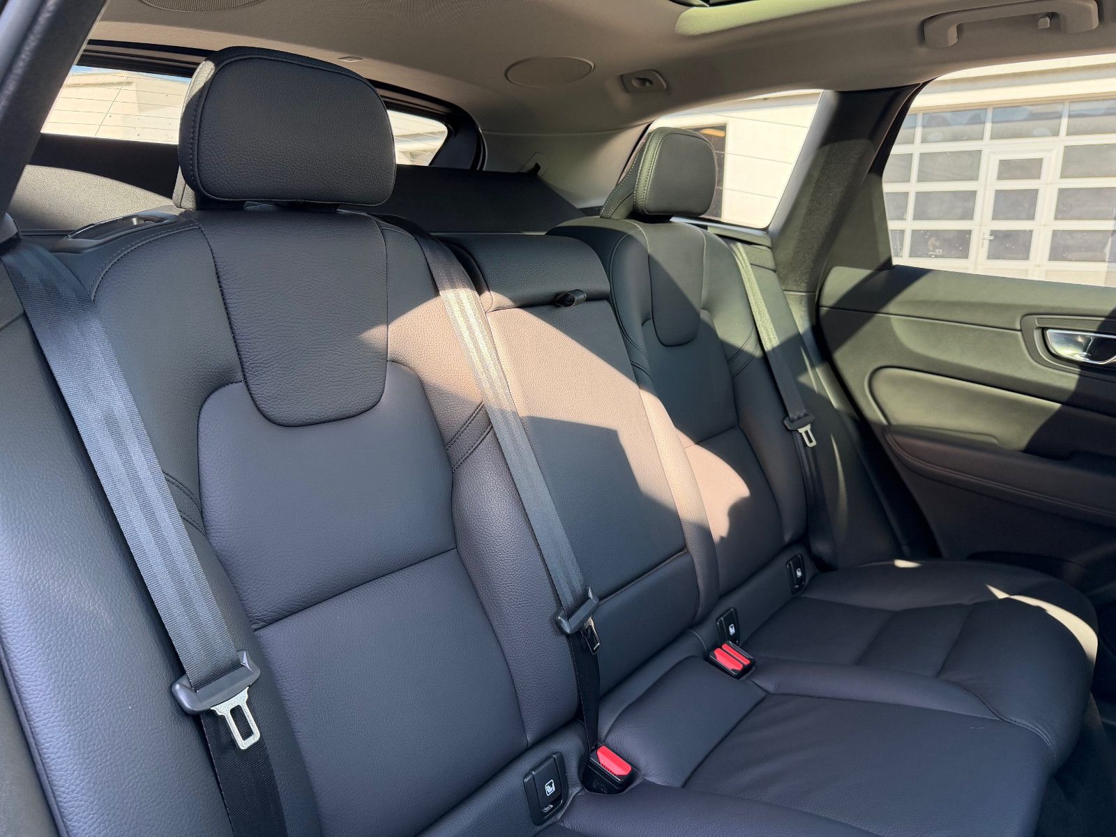 Volvo XC60 B5 D Ultimate Dark AWD*STHZG*PANO*360°*ACC