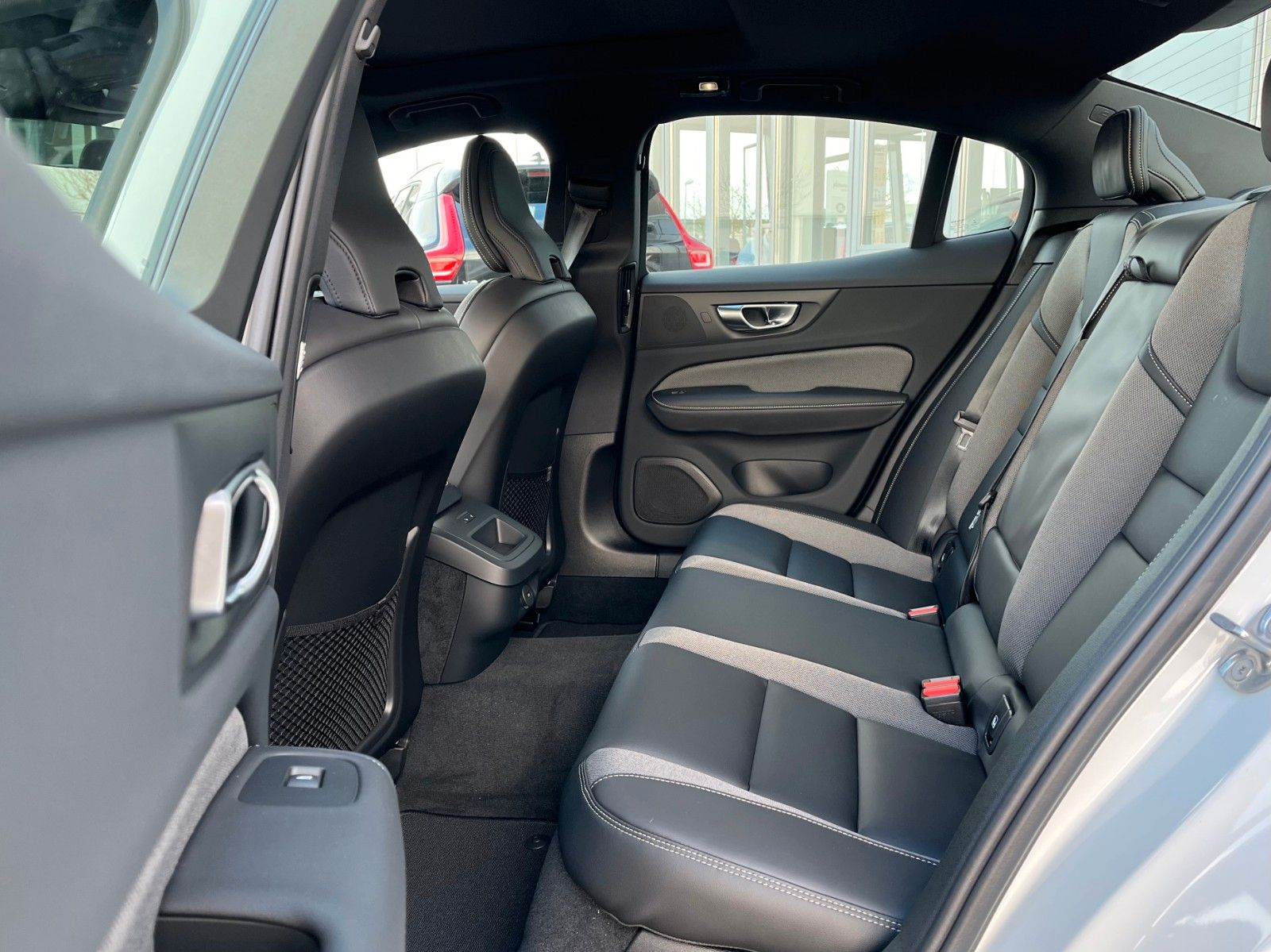 Volvo S60 B4 B DKG PLUS DARK - Sofort lieferbar -