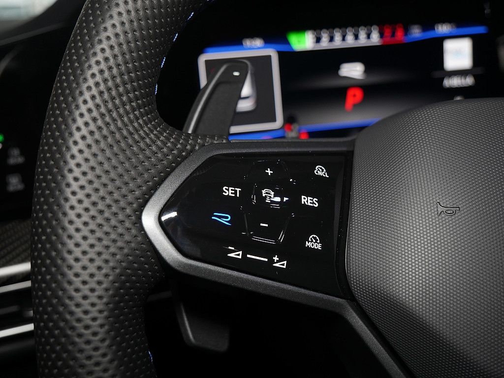 Volkswagen Golf Variant R 2.0 TSI 4Motion DSG PANO AHK MATR