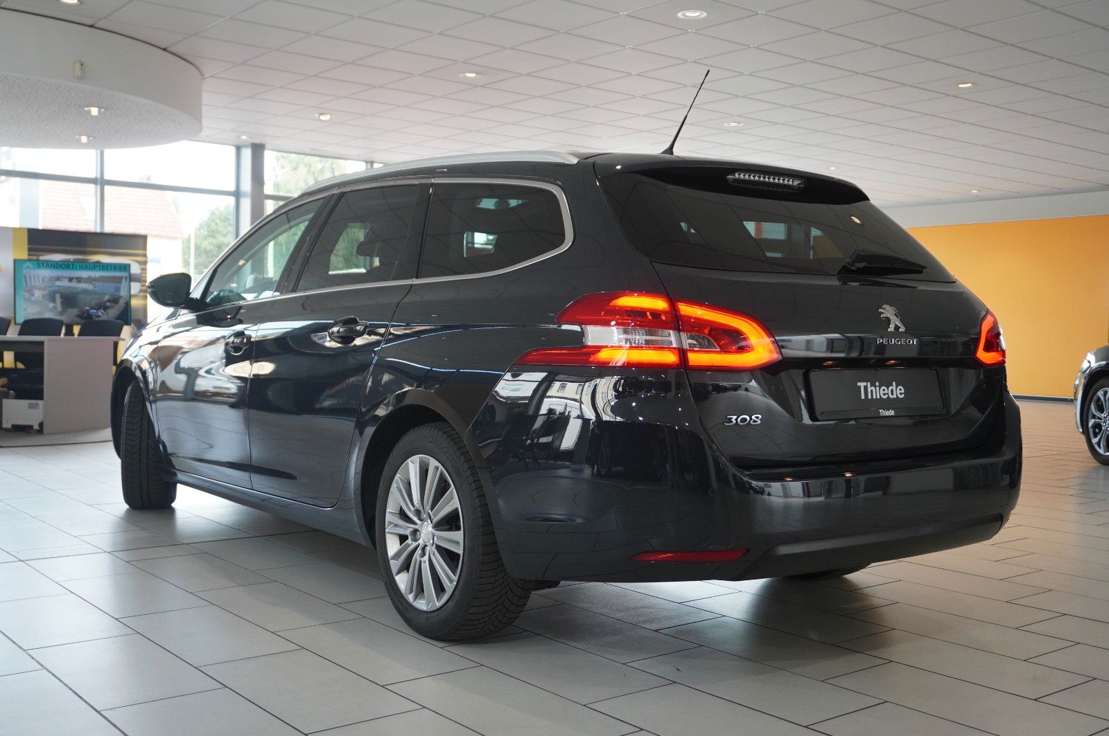 Peugeot 308 SW 1.5D ALLURE - Samsaru's Car Outlet