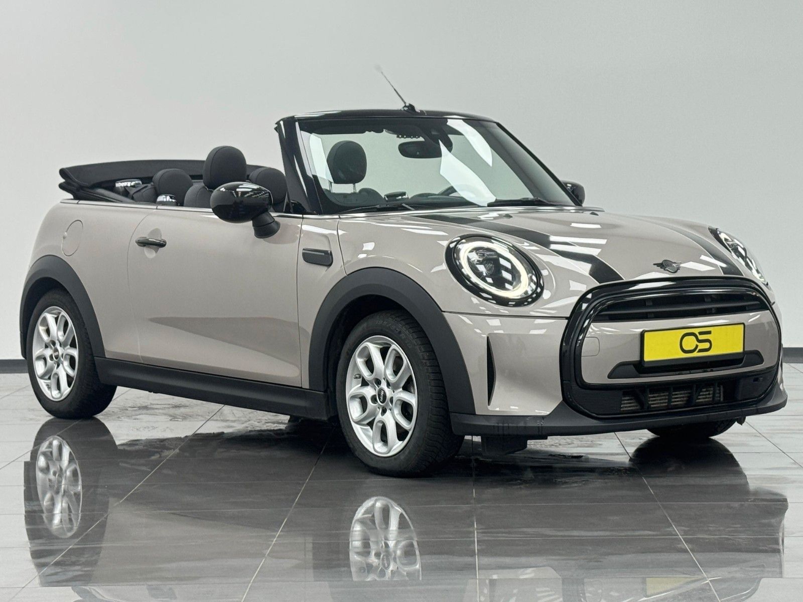 MINI Cabrio Cooper - Samsaru's Car Outlet