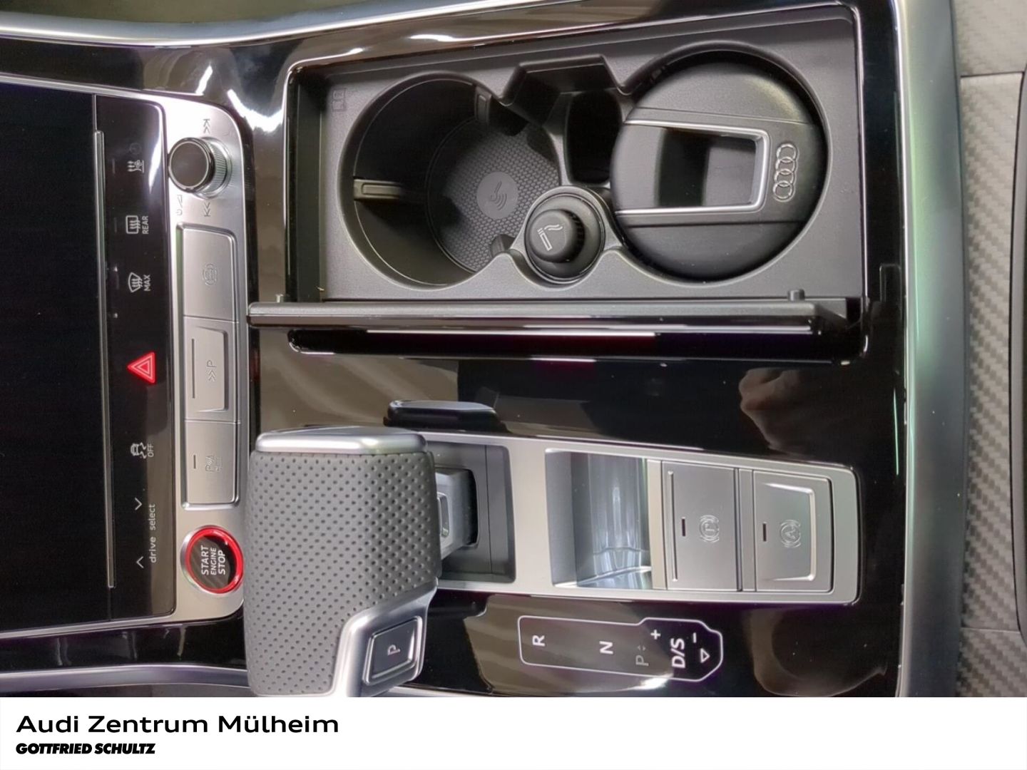 Audi RSQ8 performance 4.0 TFSI quattro305 km/h Luftfe