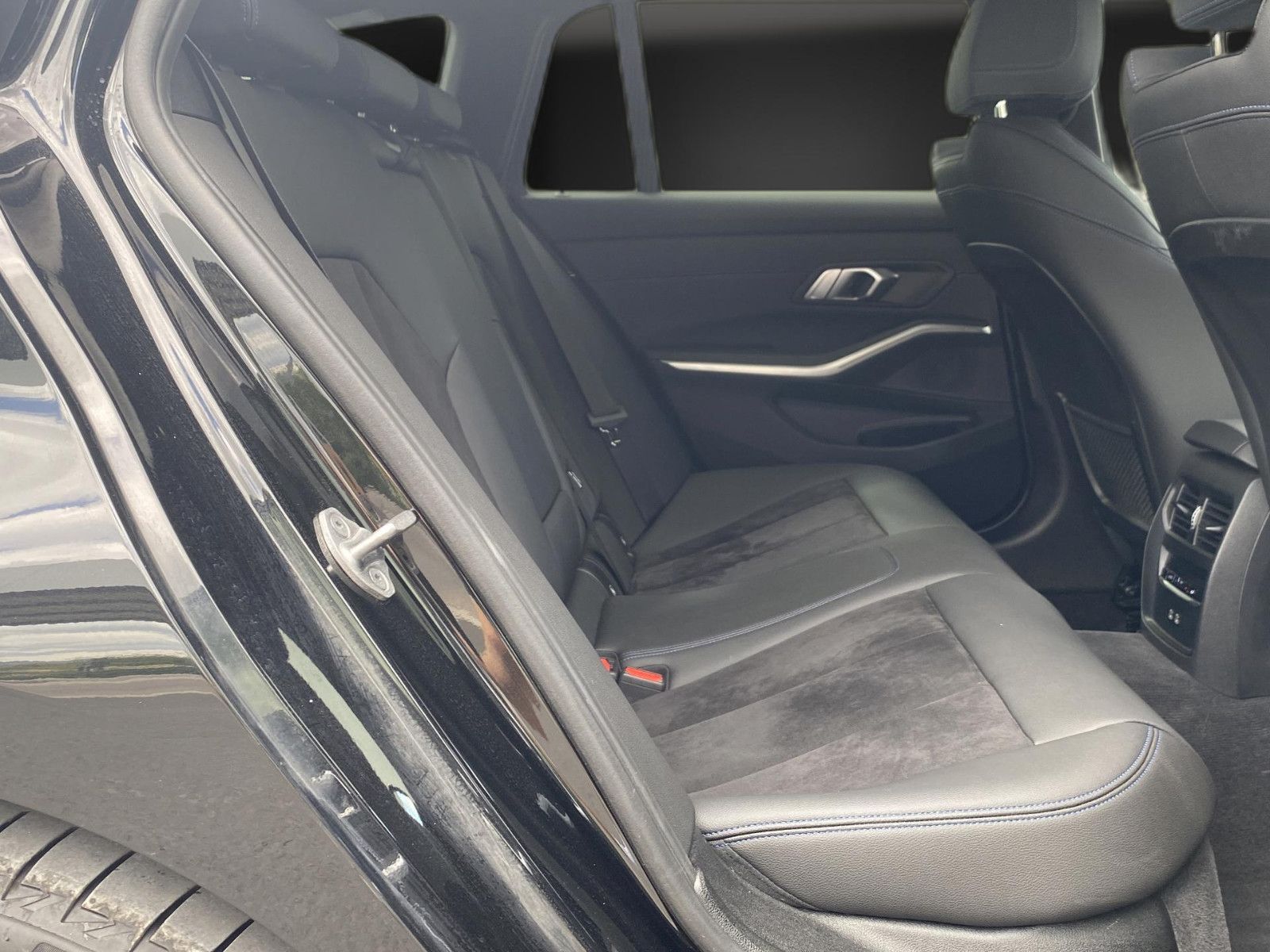 BMW 320 d xD M Sport - Samsaru's Car Outlet
