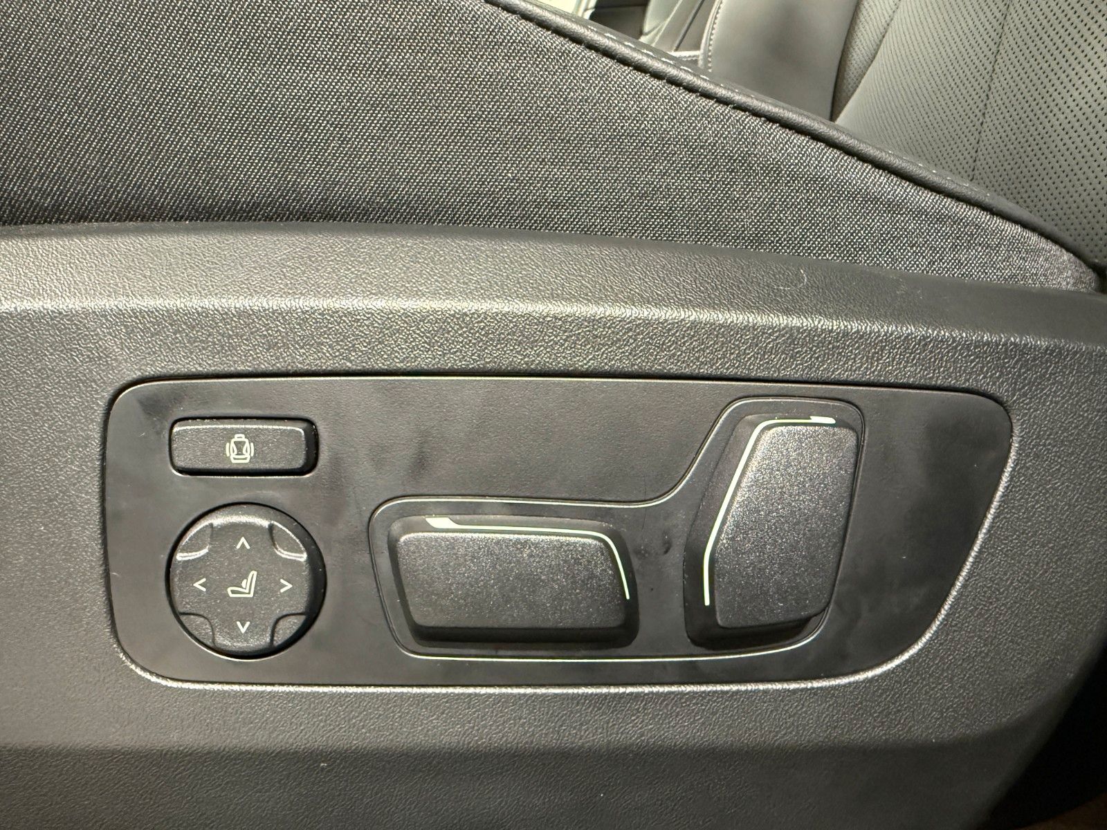 BMW X3 M50 xDrive Standhzg AHK ACC 360° Pano HUD HK