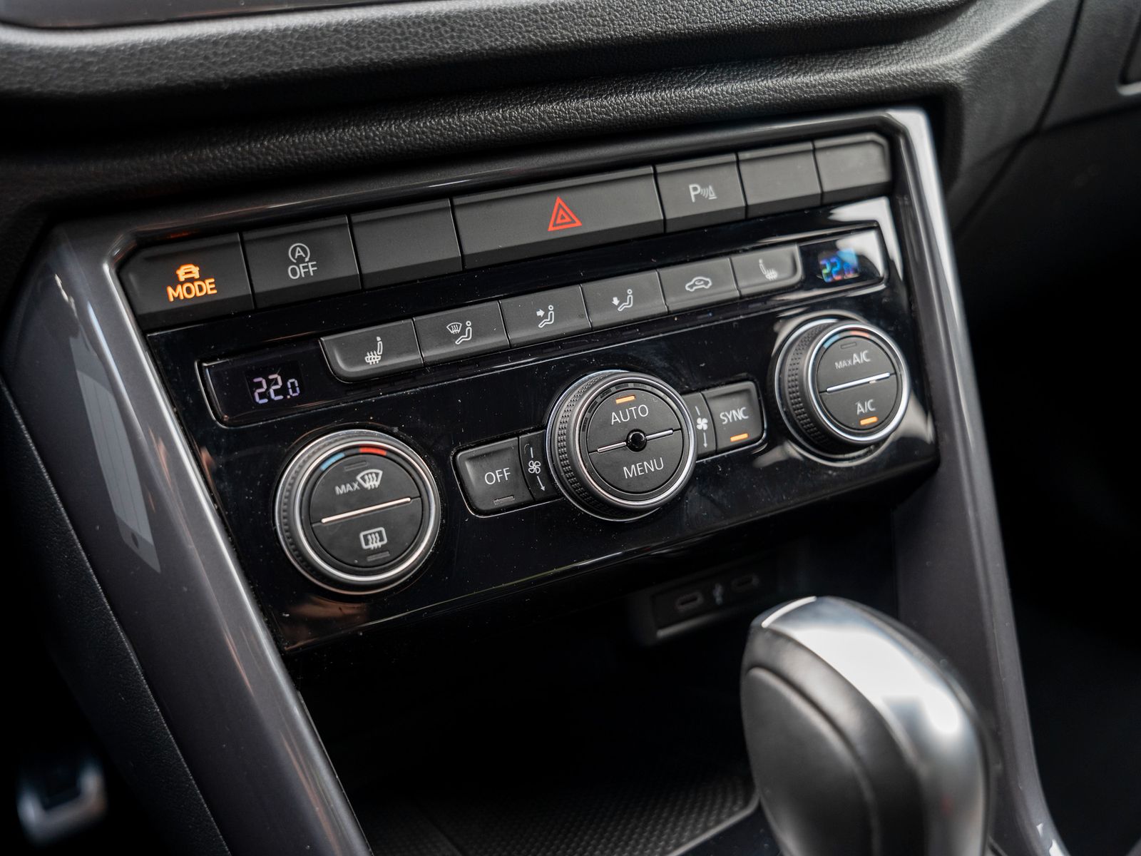 Volkswagen T-ROC Sport 1.5 TSI - Samsaru's Car Outlet