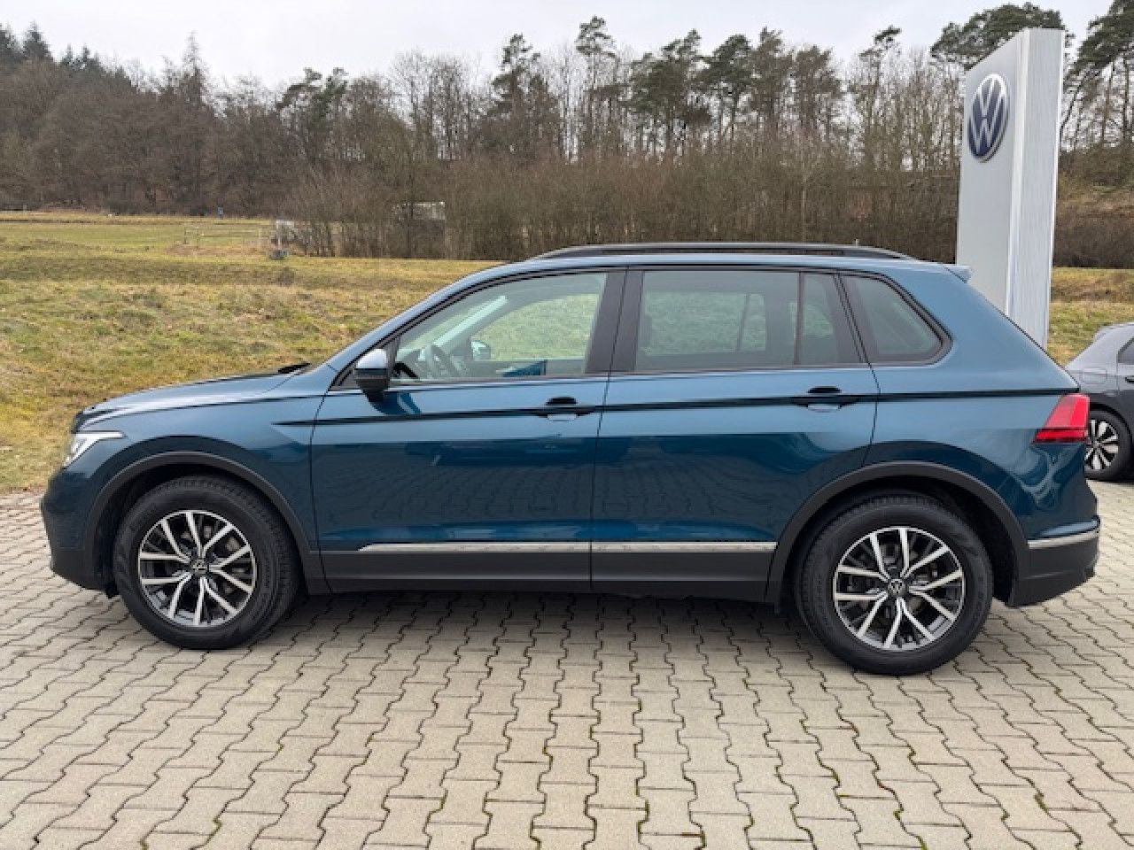 Volkswagen Tiguan Life 1.5 TSI - Samsaru's Car Outlet