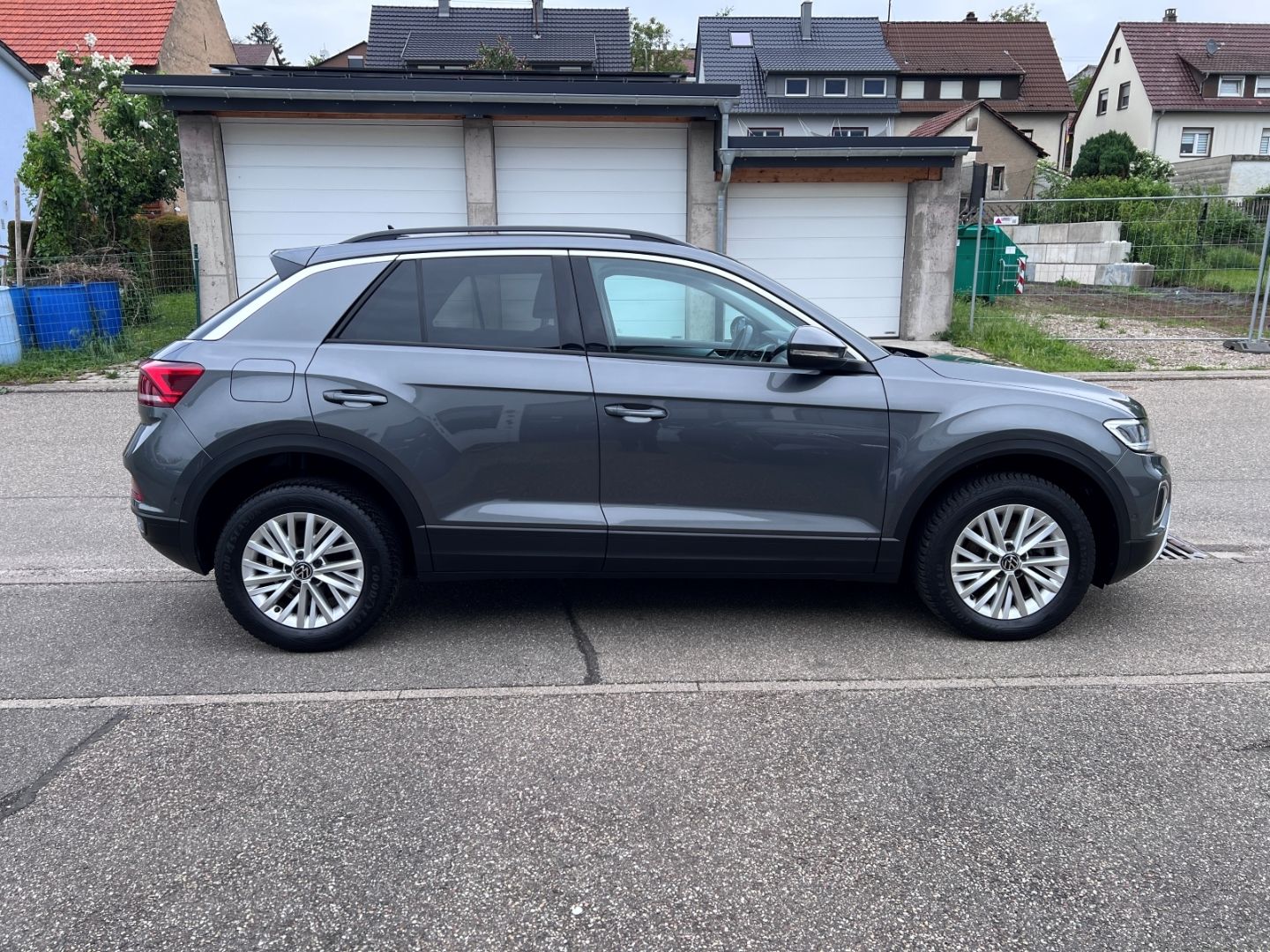 Volkswagen T-Roc 1.0TSI Life - Samsaru's Car Outlet