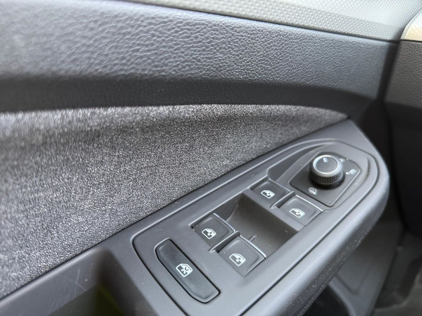 Volkswagen Golf 8 VIII Move 1.5 eTSI - Samsaru's Car Outlet