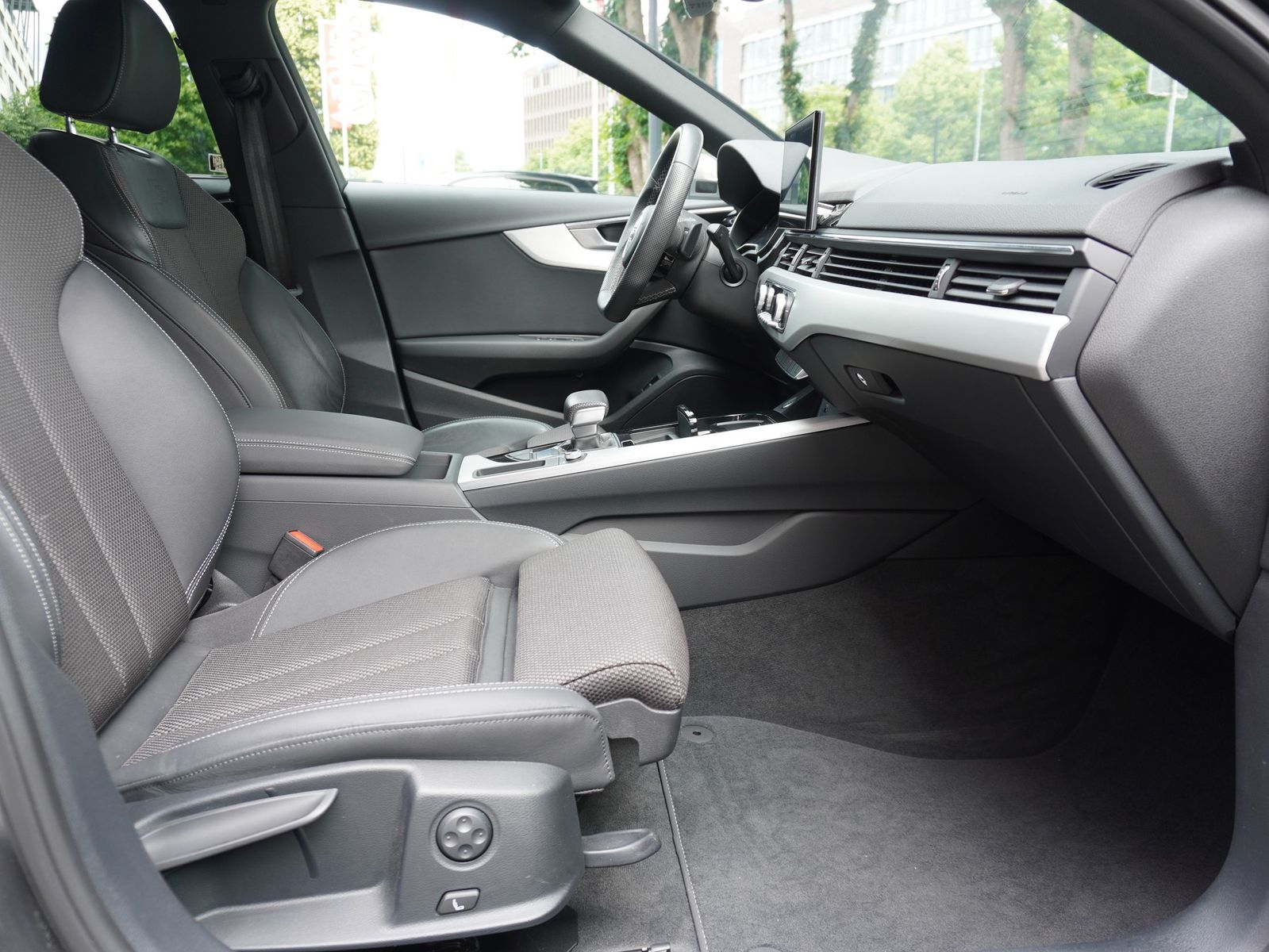Audi A4 2.0 TDI 35 S-Line - Samsaru's Car Outlet
