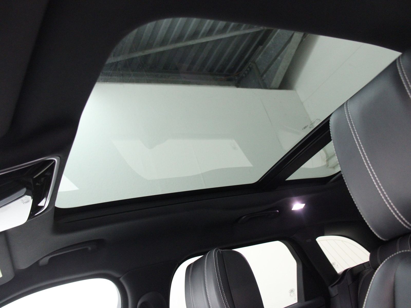Range Rover Velar 3.0 Sd6 D300 R-Dynamic HSE - Samsaru's Car Outlet