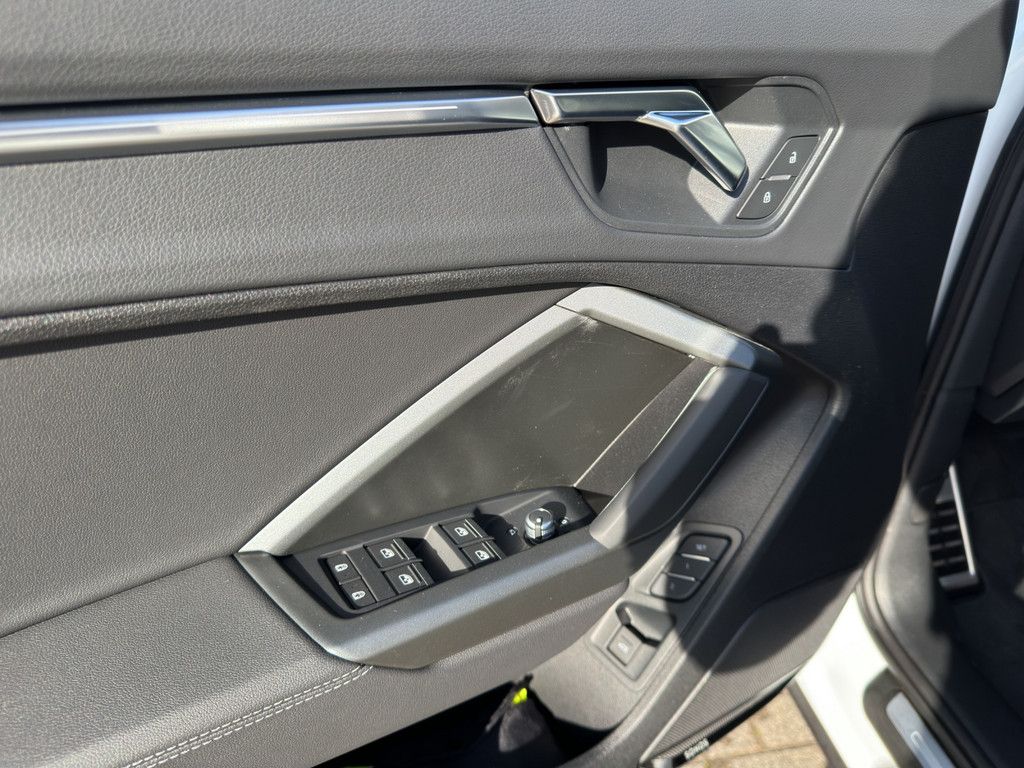 Audi Q3 35 1.5 TFSI S-tronic S line ACC MATRIX-LED