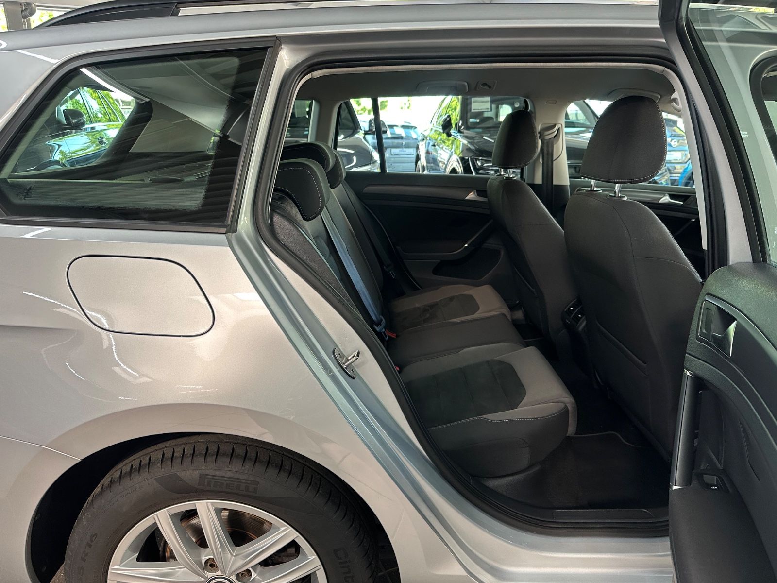 Volkswagen Golf VII 2.0 TDI Var. Comfortline - Samsaru's Car Outlet