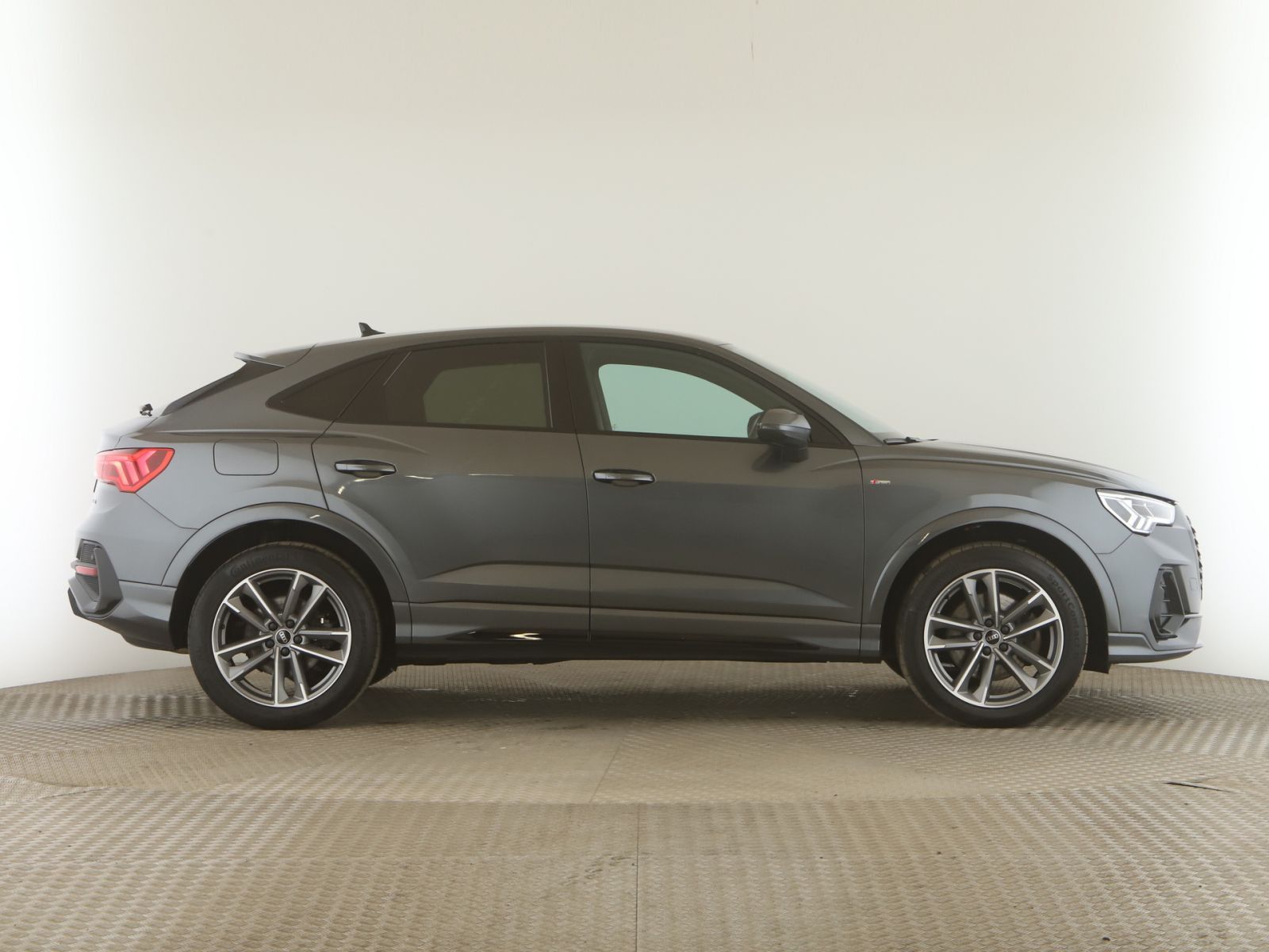 Audi Q3 Sportback 40 TFSI quattro S line - Samsaru's Car Outlet