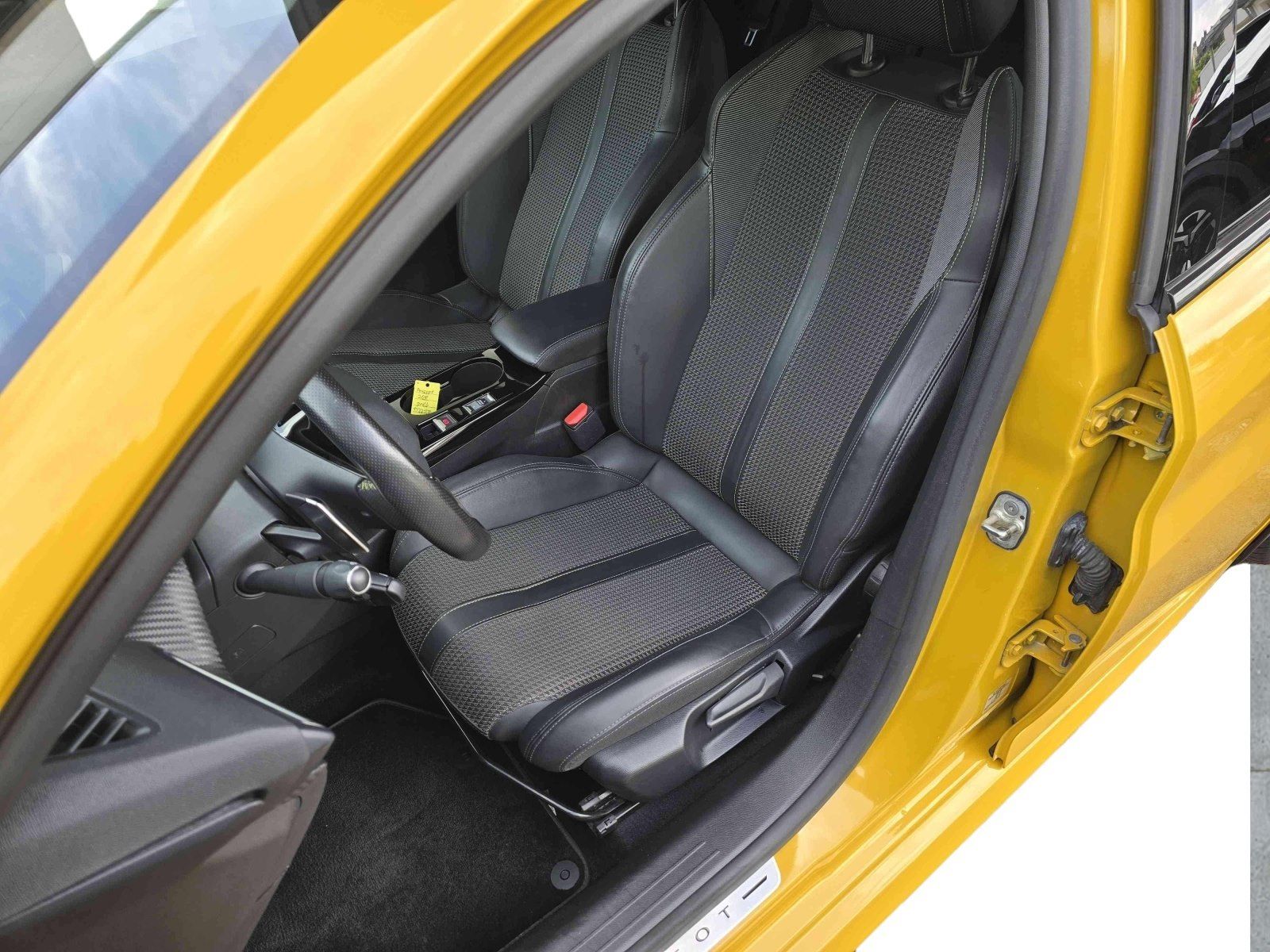Peugeot 208 1.2 Pure Tech 100 GT - Samsaru's Car Outlet