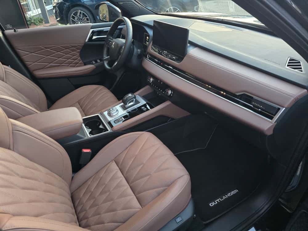Mitsubishi PHEV Outlander Top LUXURY//0,99% FINANZIERUNG