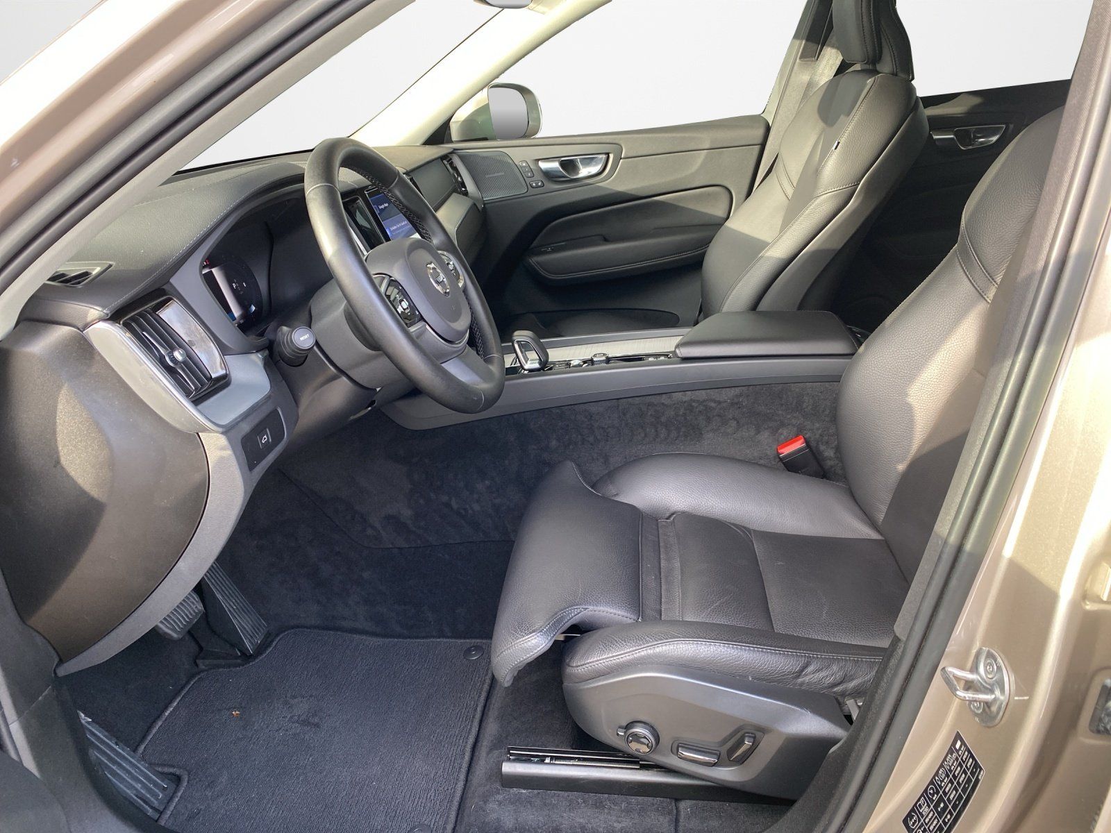Volvo XC60 B5 Ultimate Bright AWD*AHK*Pano*4xSHZ*Luft*