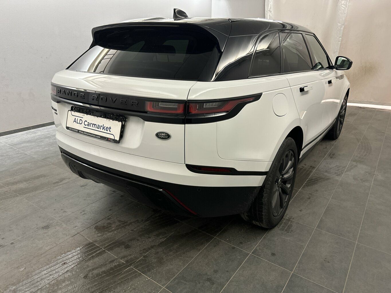Range Rover Velar P400e - Samsaru's Car Outlet