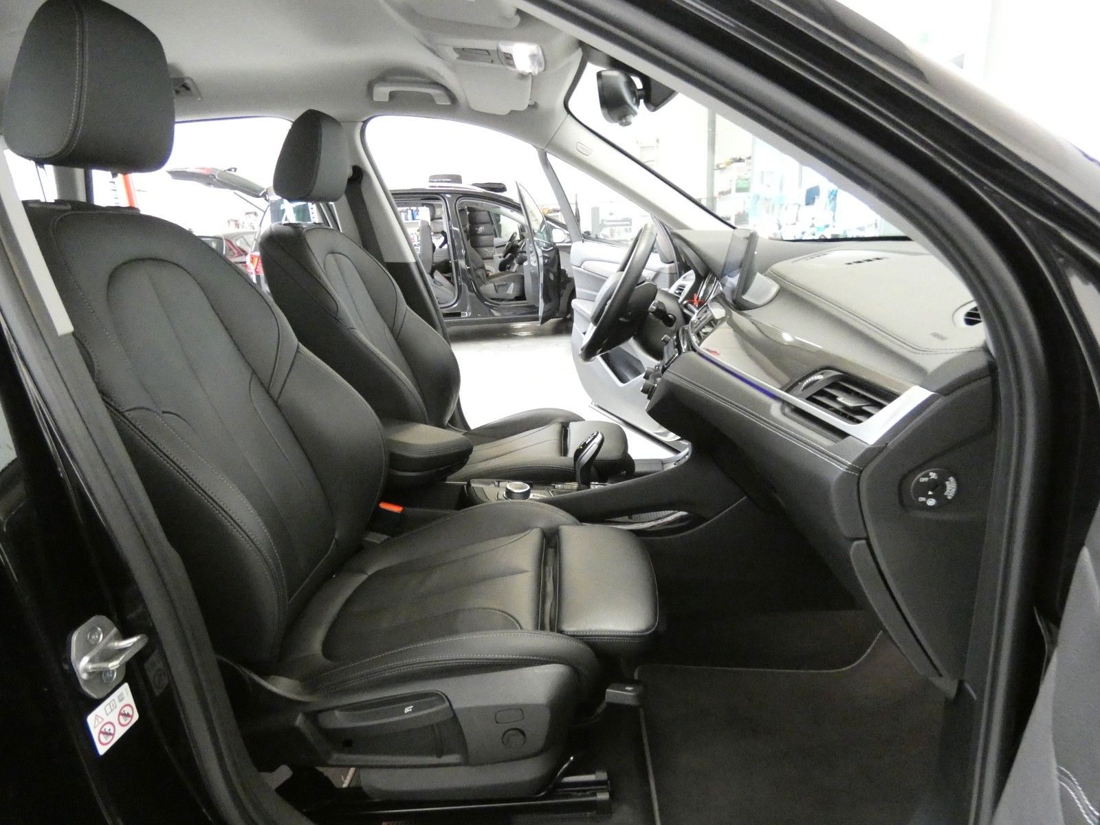BMW X1 xDrive 20 i xLine - Samsaru's Car Outlet