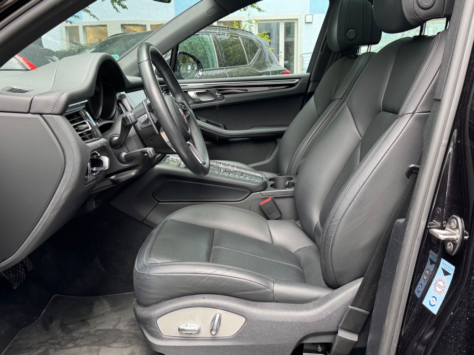 Porsche Macan S - Samsaru's Car Outlet