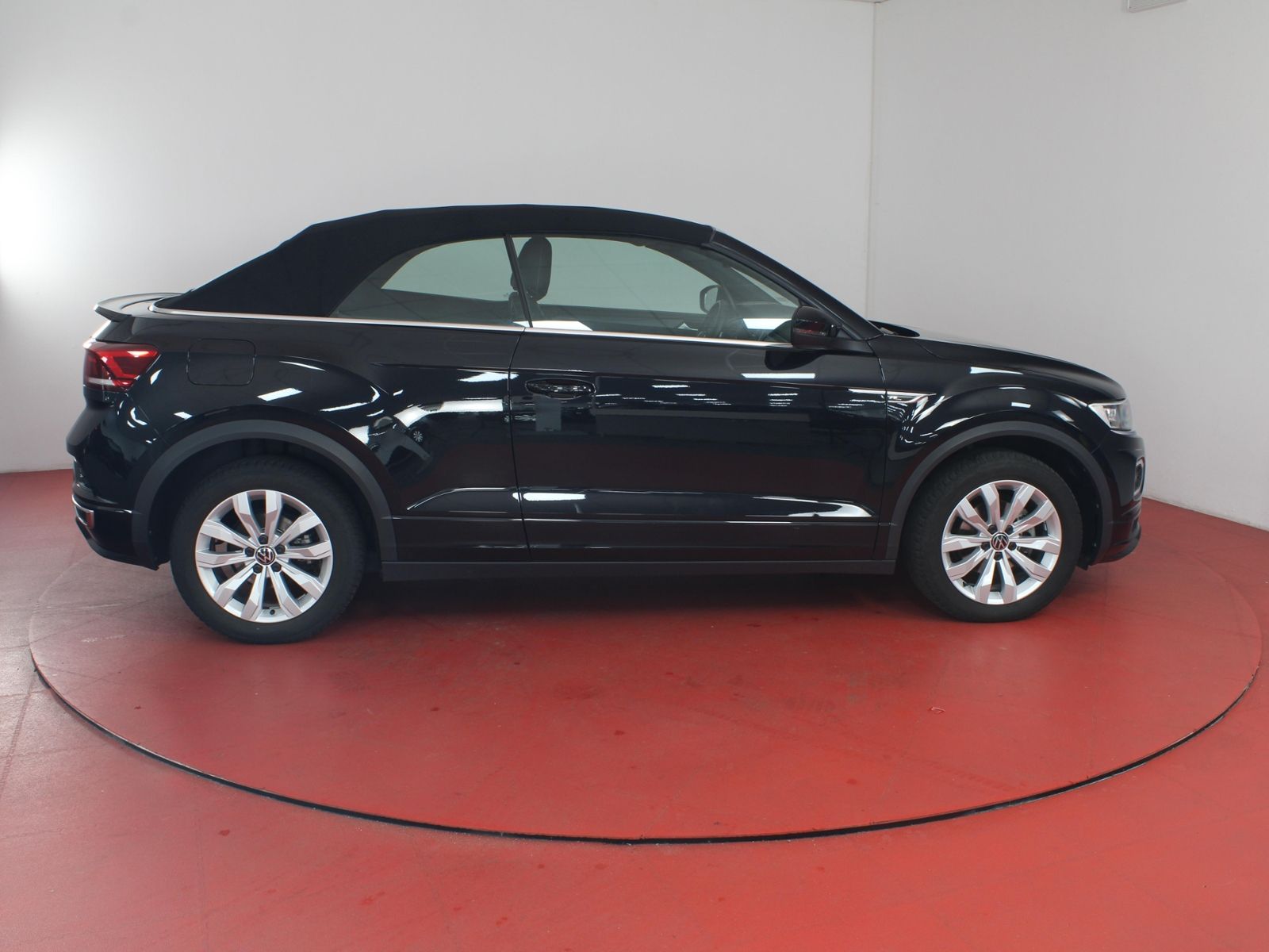 Volkswagen T-Roc R-Line 1.5TSI DSG - Samsaru's Car Outlet