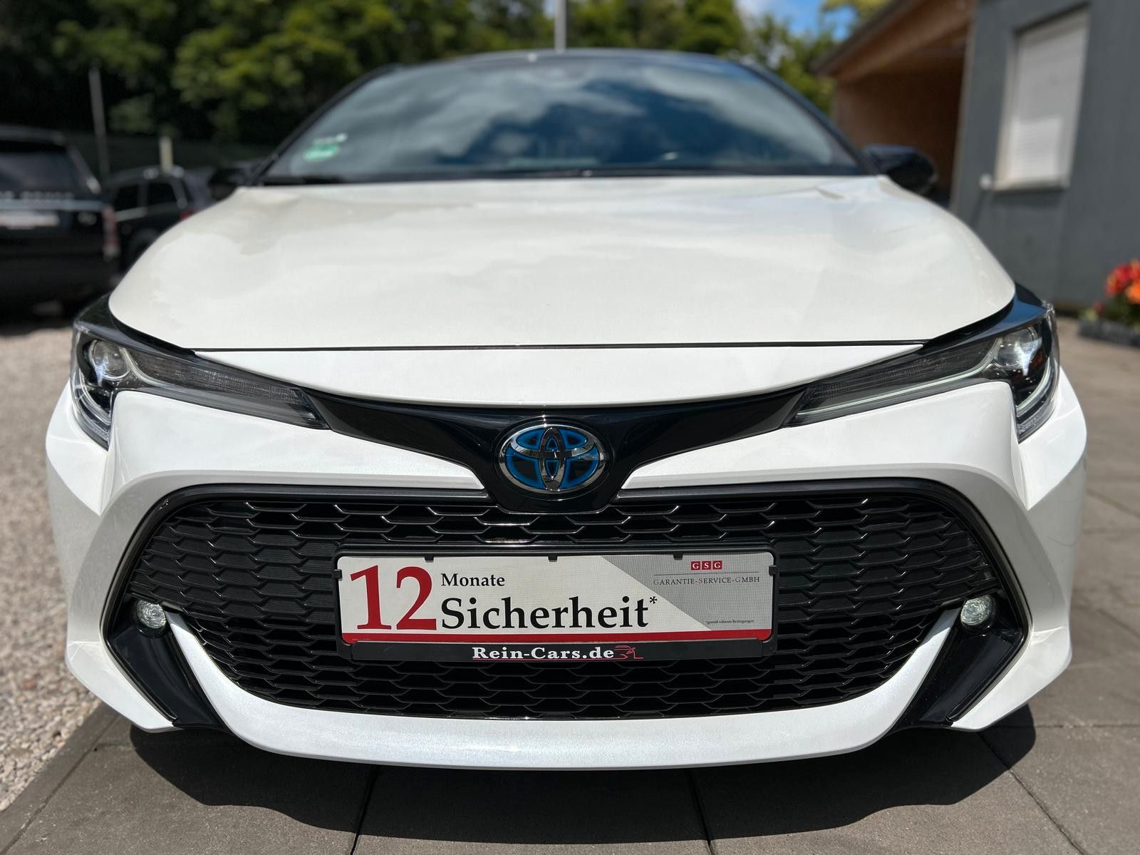 Toyota Corolla 1.8 Hybrid - Samsaru's Car Outlet