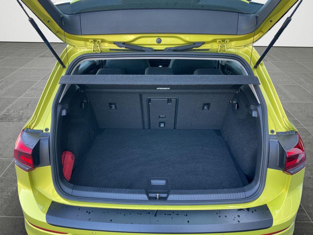 Volkswagen Golf VIII 1.5 TSI Life - Samsaru's Car Outlet