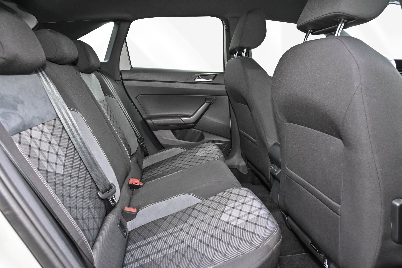 Volkswagen Taigo 1.0 TSI DSG R-Line Black - Samsaru's Car Outlet