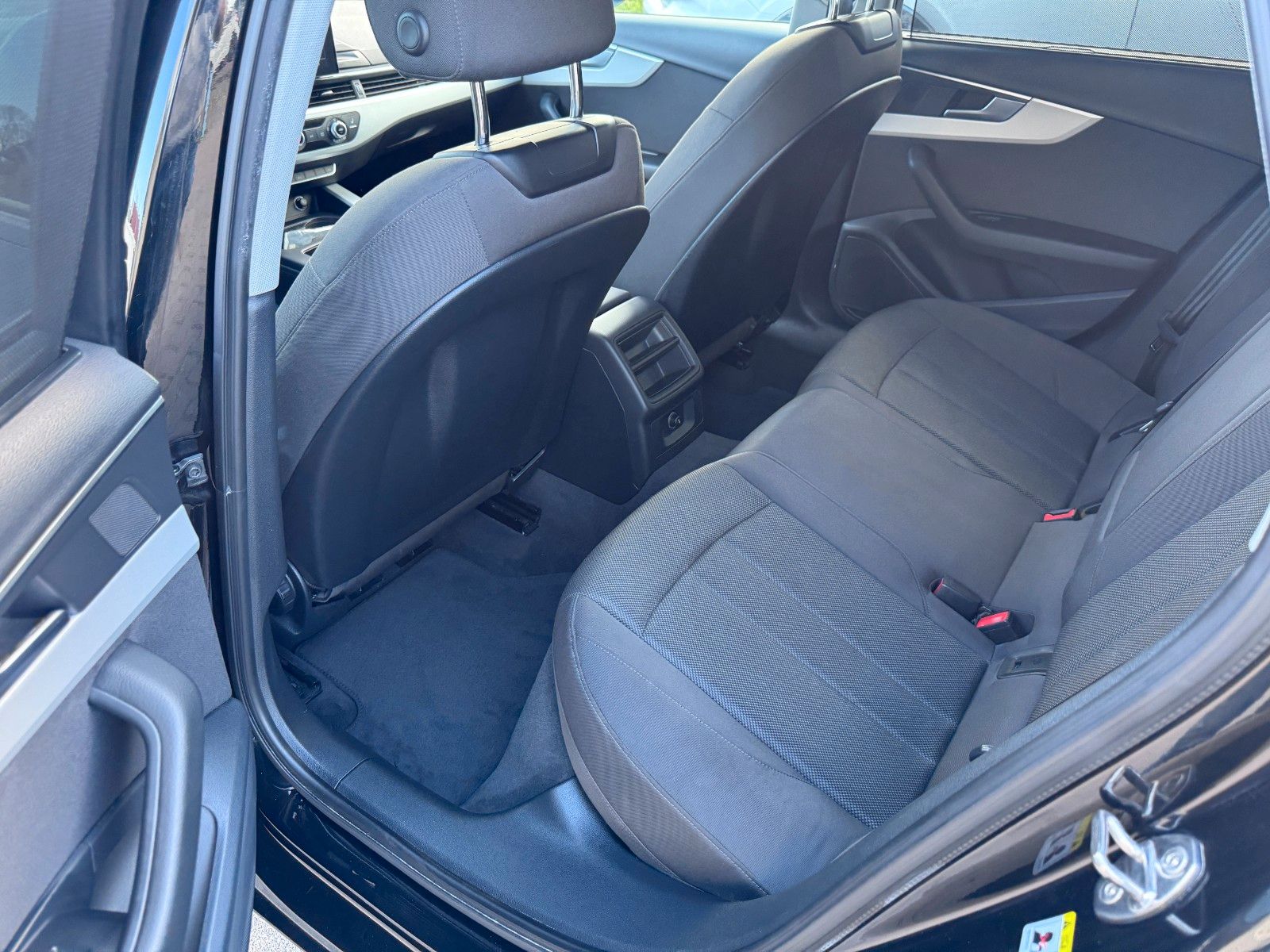 Audi A4 Avant 35 TFSI - Samsaru's Car Outlet