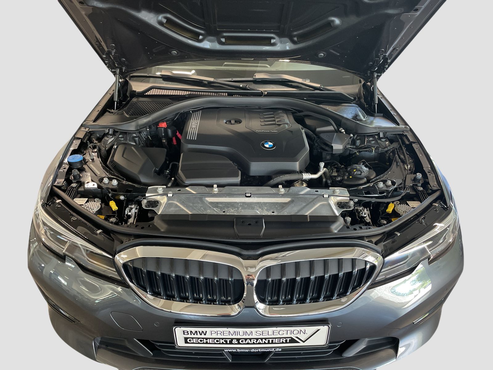 BMW 320i Touring - Samsaru's Car Outlet