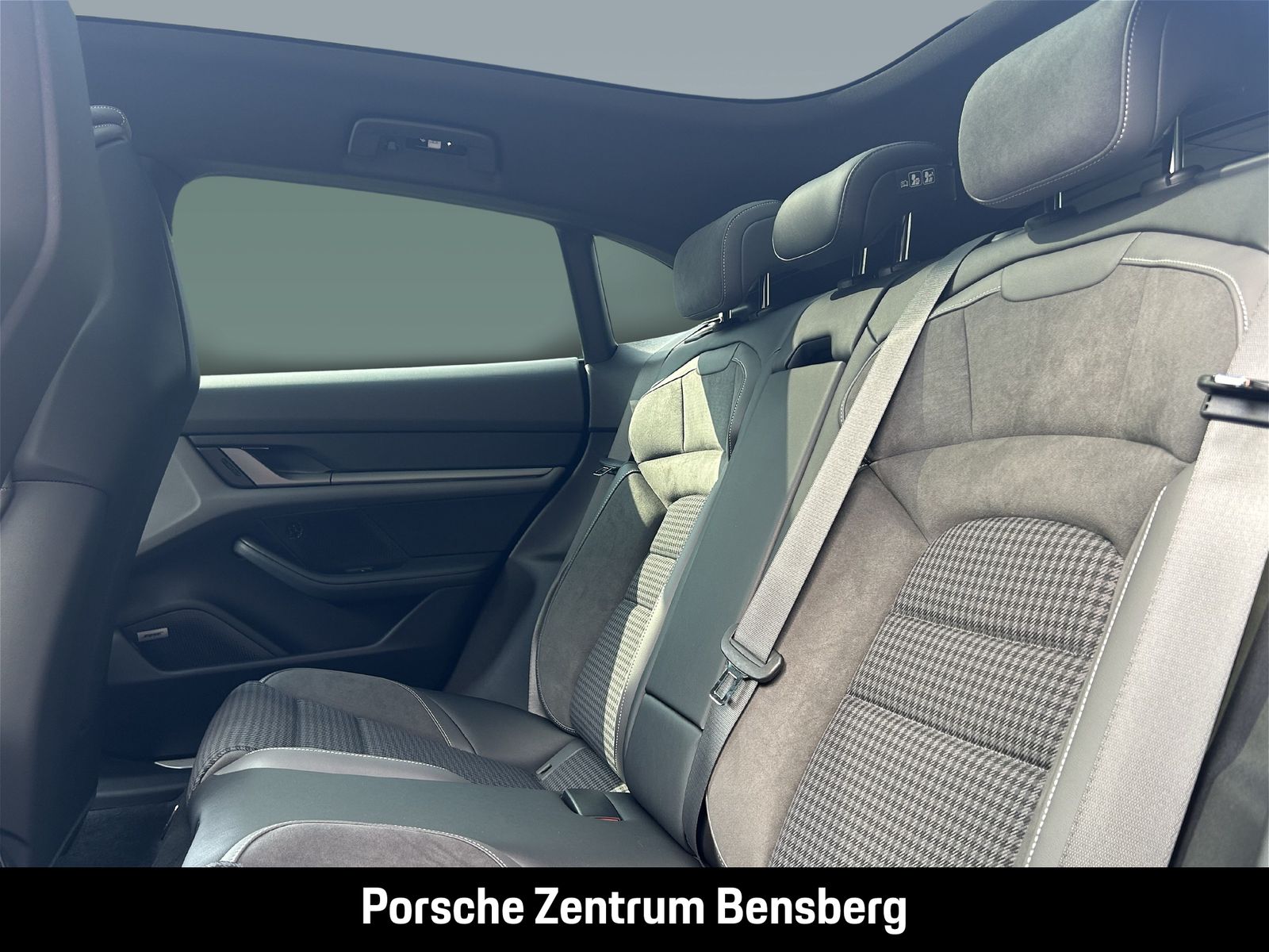 Porsche Taycan 4 Cross Turismo