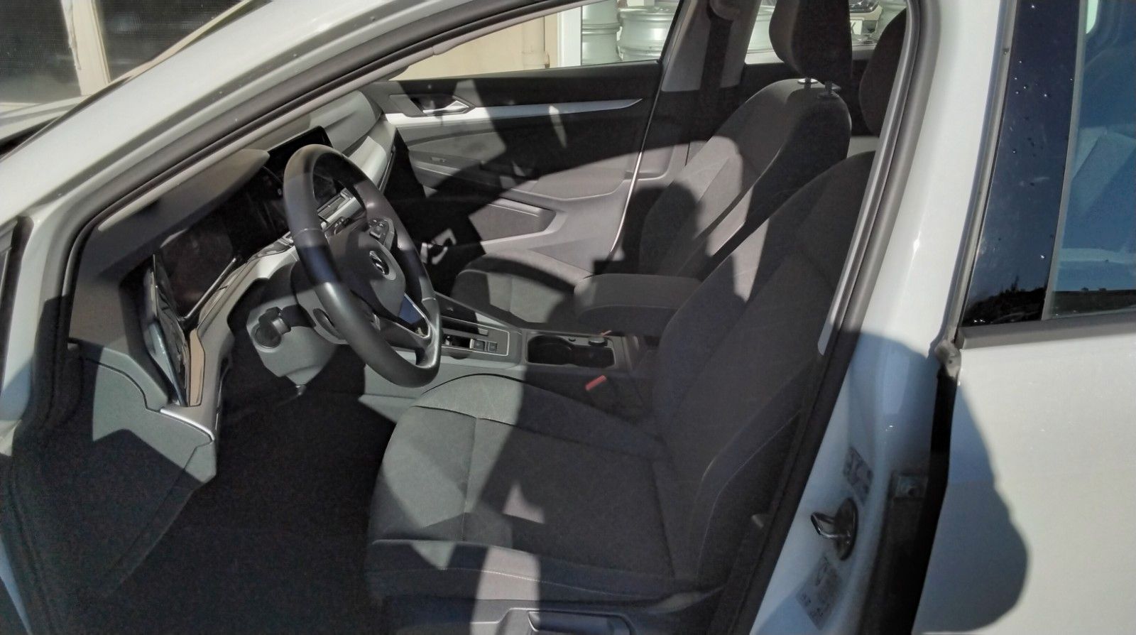 Volkswagen Golf VIII Variant 1.5 TSi - Samsaru's Car Outlet