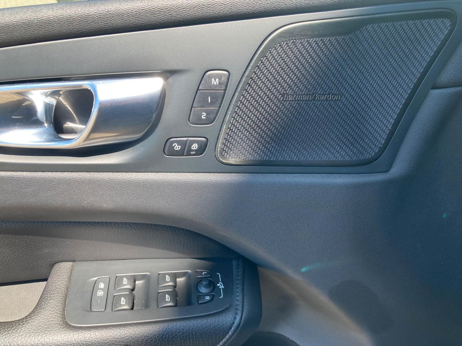Volvo XC 60 B4 Inscription AWD - Samsaru's Car Outlet