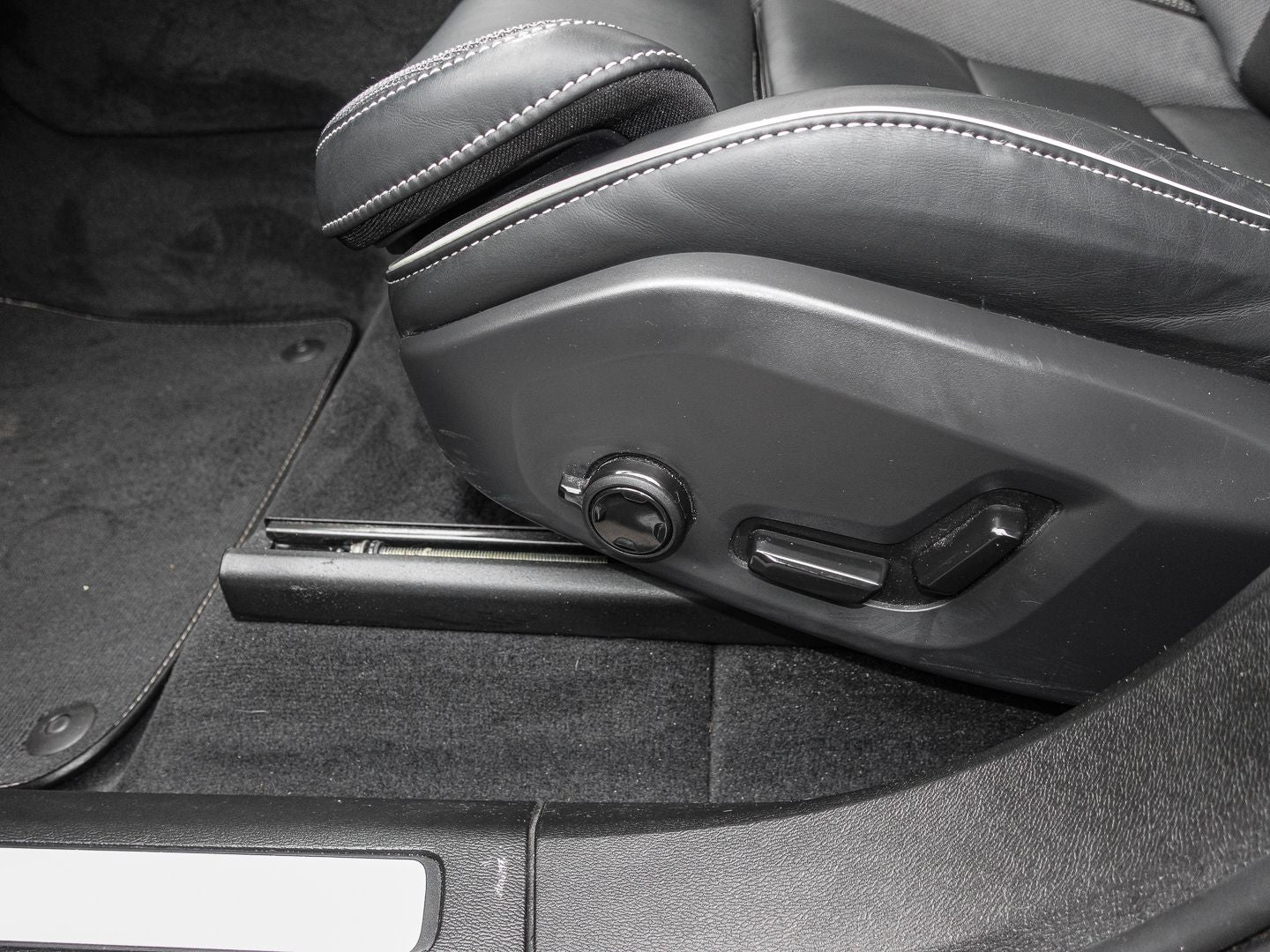 Volvo XC60 R Design Recharge Plug-In Hybrid AWD HUD St