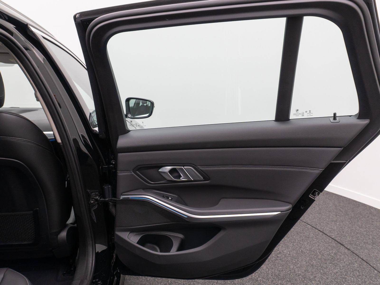 BMW 330e Sport Line - Samsaru's Car Outlet