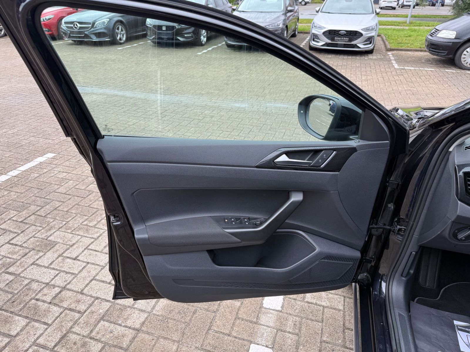 Volkswagen Taigo Life 1.0 DSG - Samsaru's Car Outlet