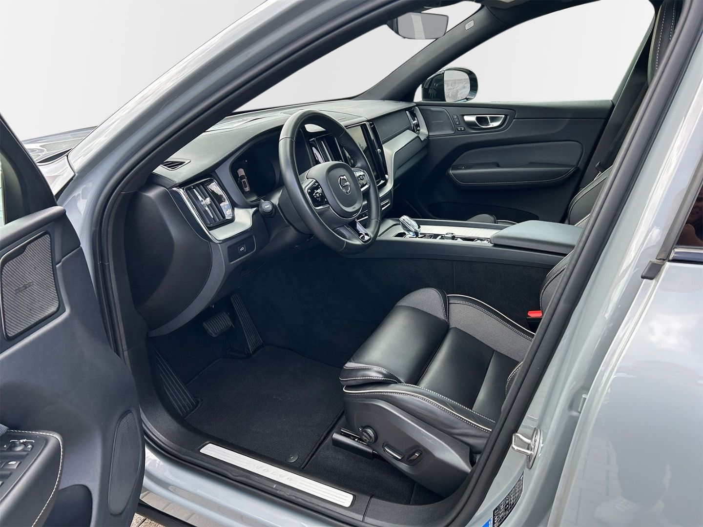 Volvo XC60 B4 Diesel AWD Ultimate Dark 21'' ACC AHK Lu