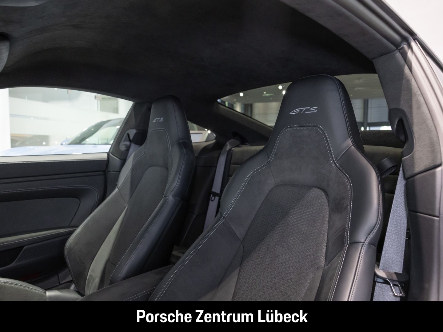Porsche 992 911 Carrera 4 GTS BOSE Sportabgasanlage LED