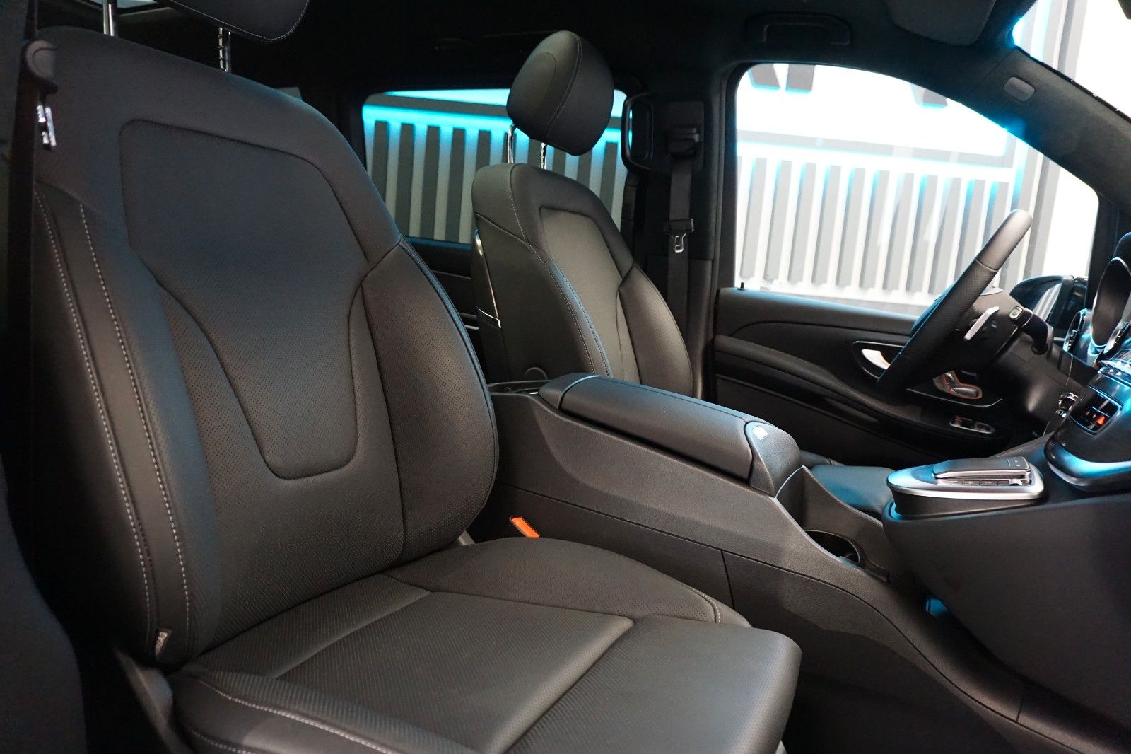 Mercedes-Benz V 300 4MATIC AVANTGARDE - Samsaru's Car Outlet