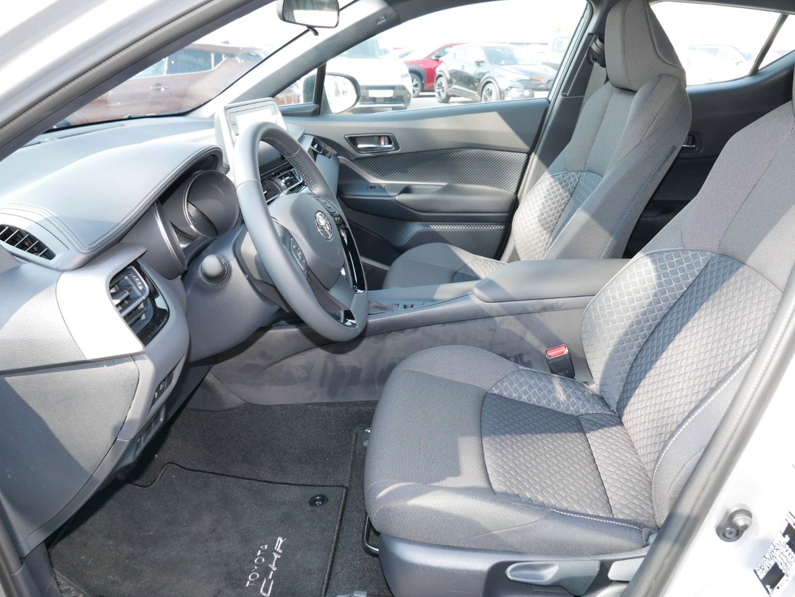 Toyota C-HR Hybrid Flow - Samsaru's Car Outlet