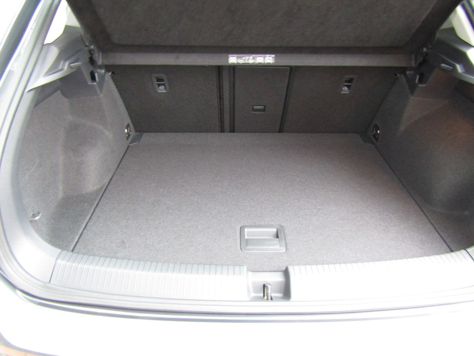 Volkswagen T-Roc 1.5 TSI Style - Samsaru's Car Outlet