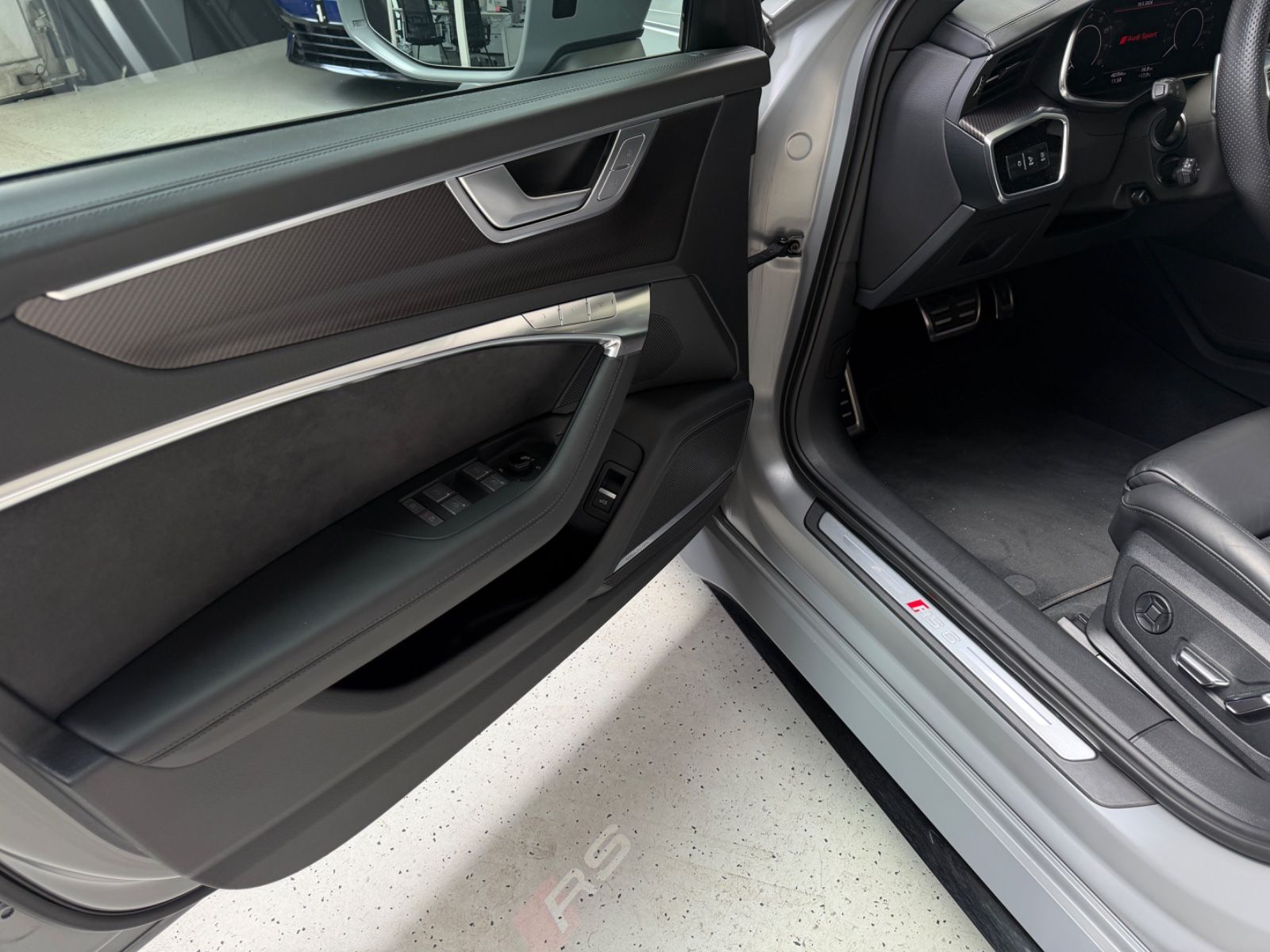 Audi RS6 Avant 4.0 TFSI/Quattro/Keramik/22Zoll/AHK