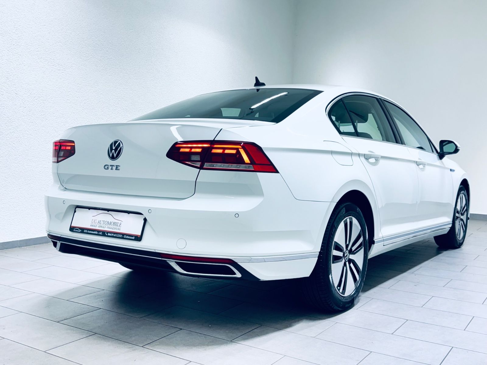 Volkswagen Passat Lim. GTE - Samsaru's Car Outlet