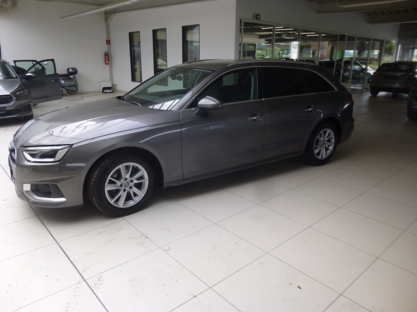 Audi A4 Avant 30 TDI advanced - Samsaru's Car Outlet
