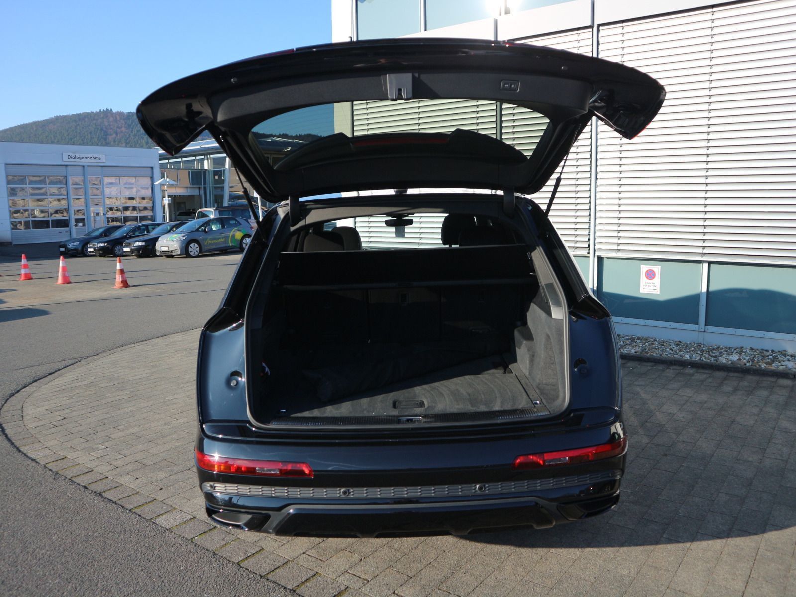 Audi Q7 S line 55 TFSI quattro 7-SITZER*AHK*PANO*STHZ