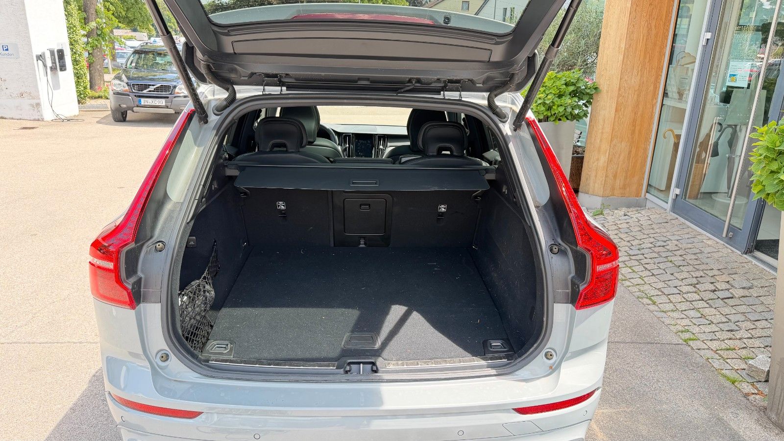 Volvo XC60 T6 Plus Dark Recharge Plug-In AWD/4 Pakete