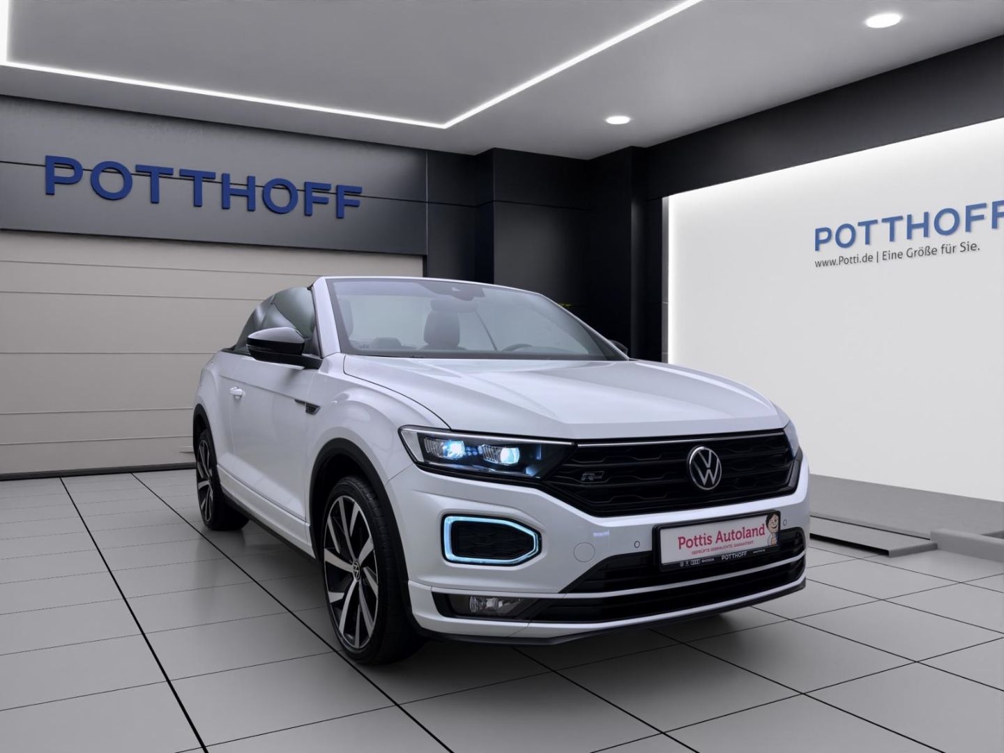 Volkswagen T-Roc 1.5 TSI DSG R-LINE - Samsaru's Car Outlet