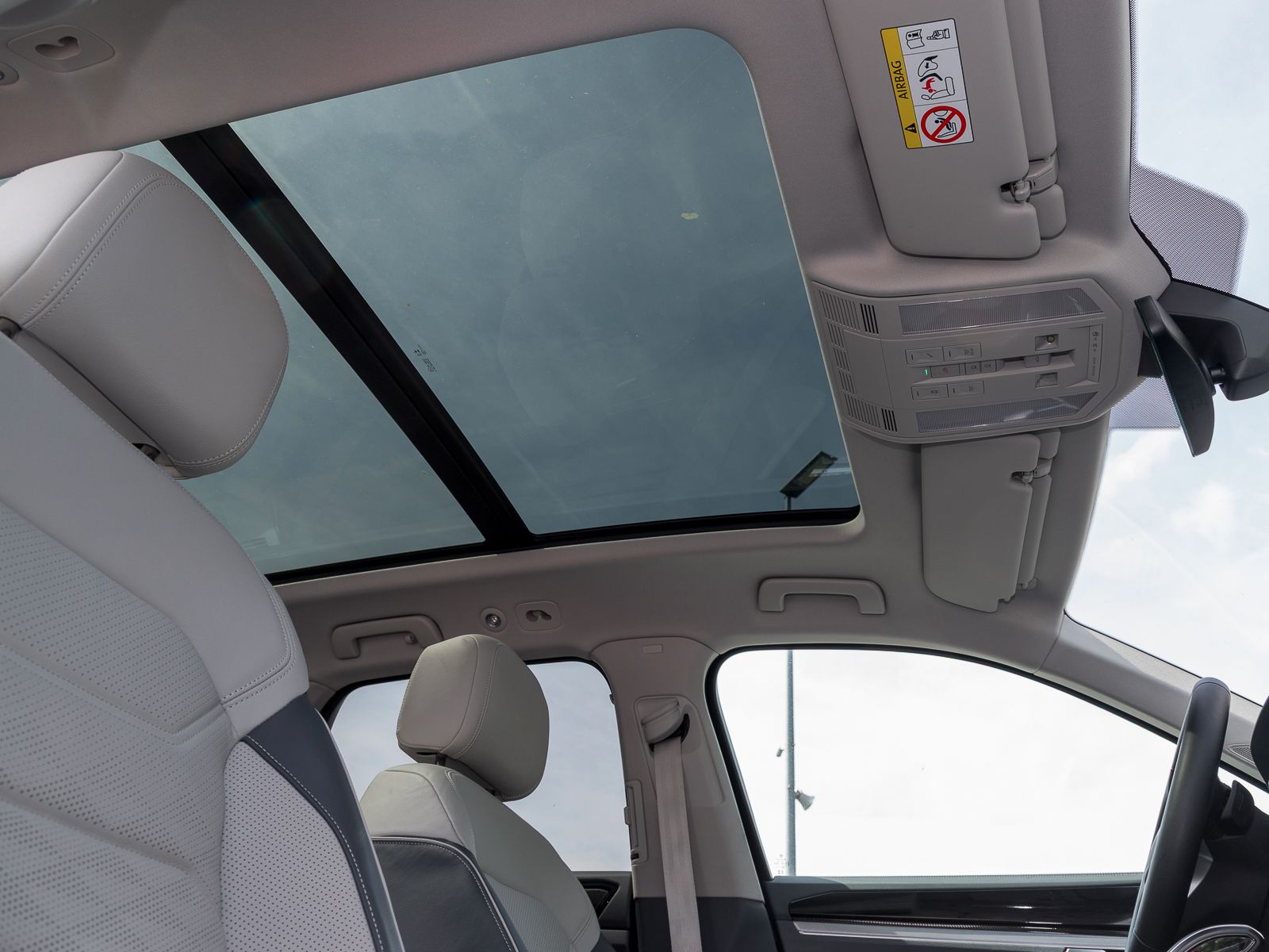Volkswagen Touareg 3.0 TSI eHybrid 4Motion Elegance - Samsaru's Car Outlet