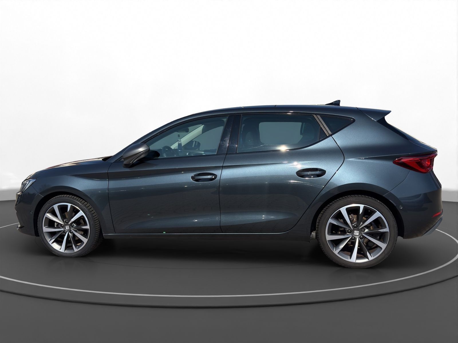 Seat Leon 2.0 TDI FR AHK Pano LED LM 18" Navi PDC vo+