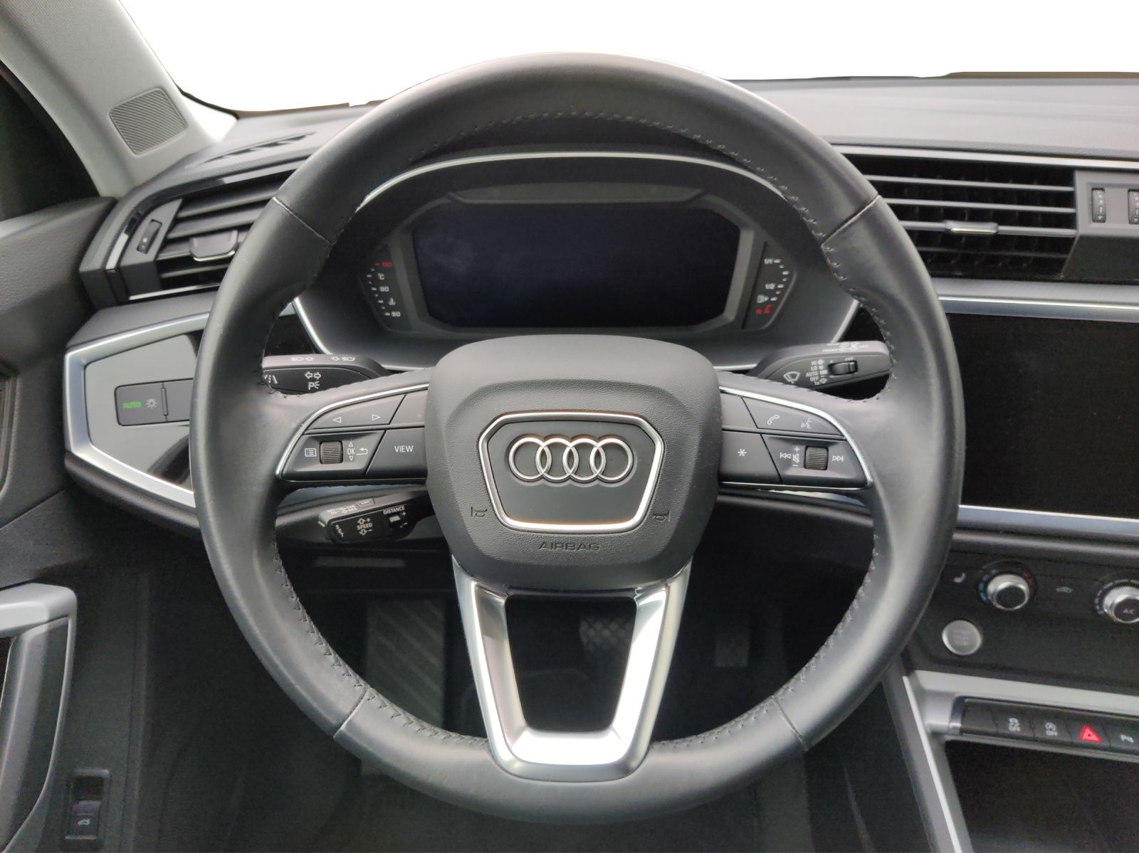 Audi Q3 40 TFSI quattro advanced - Samsaru's Car Outlet